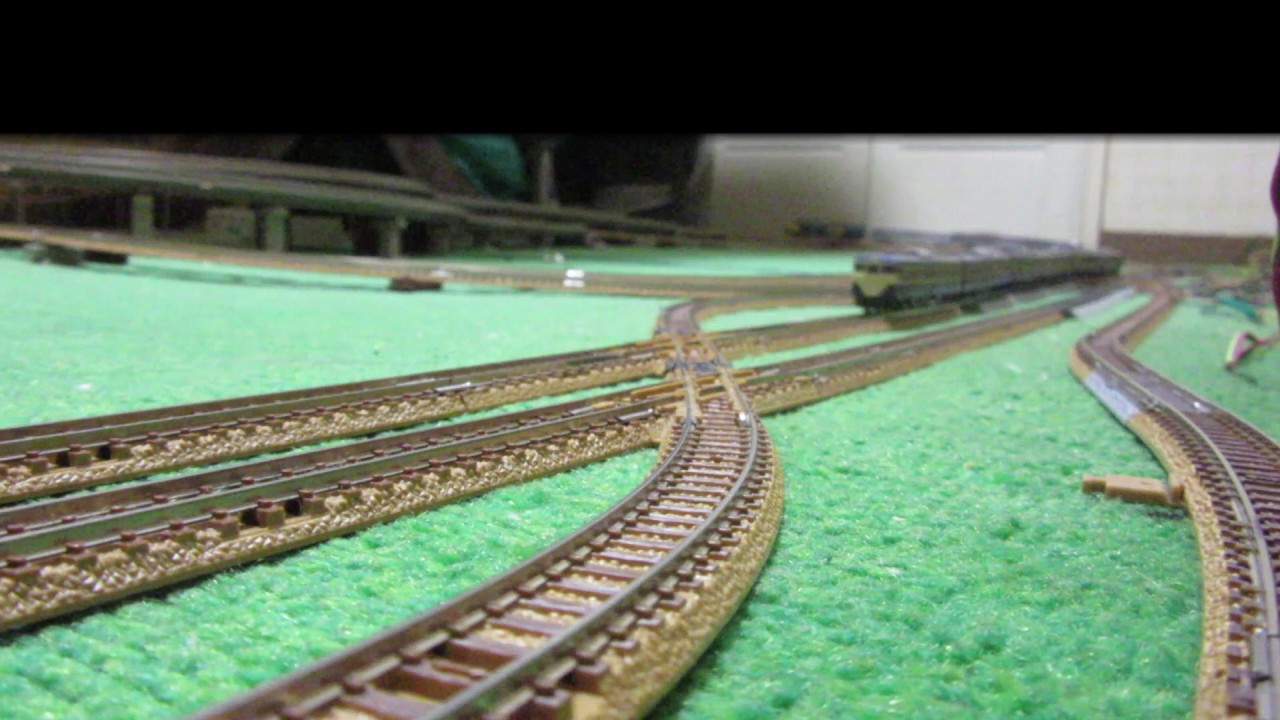 鉄道模型Nゲージ TOMIXクロッシングレール（複線）で列車が待機 - YouTube