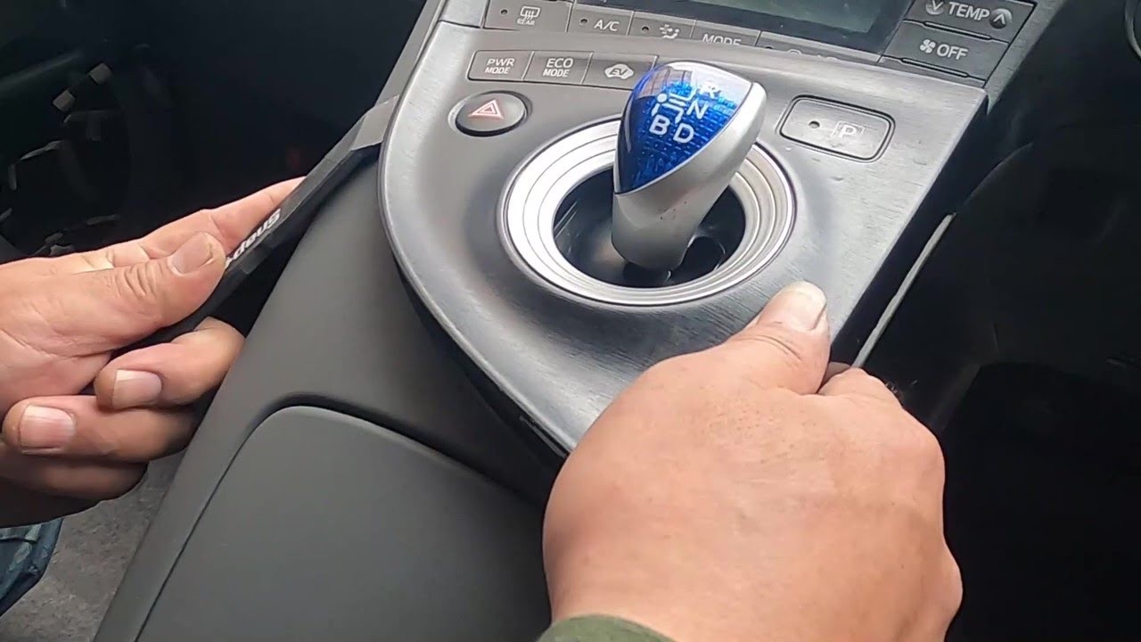 ZVW30 Prius Shift Panel Navigation Panel Remove! (^^)! ZVW30 How
