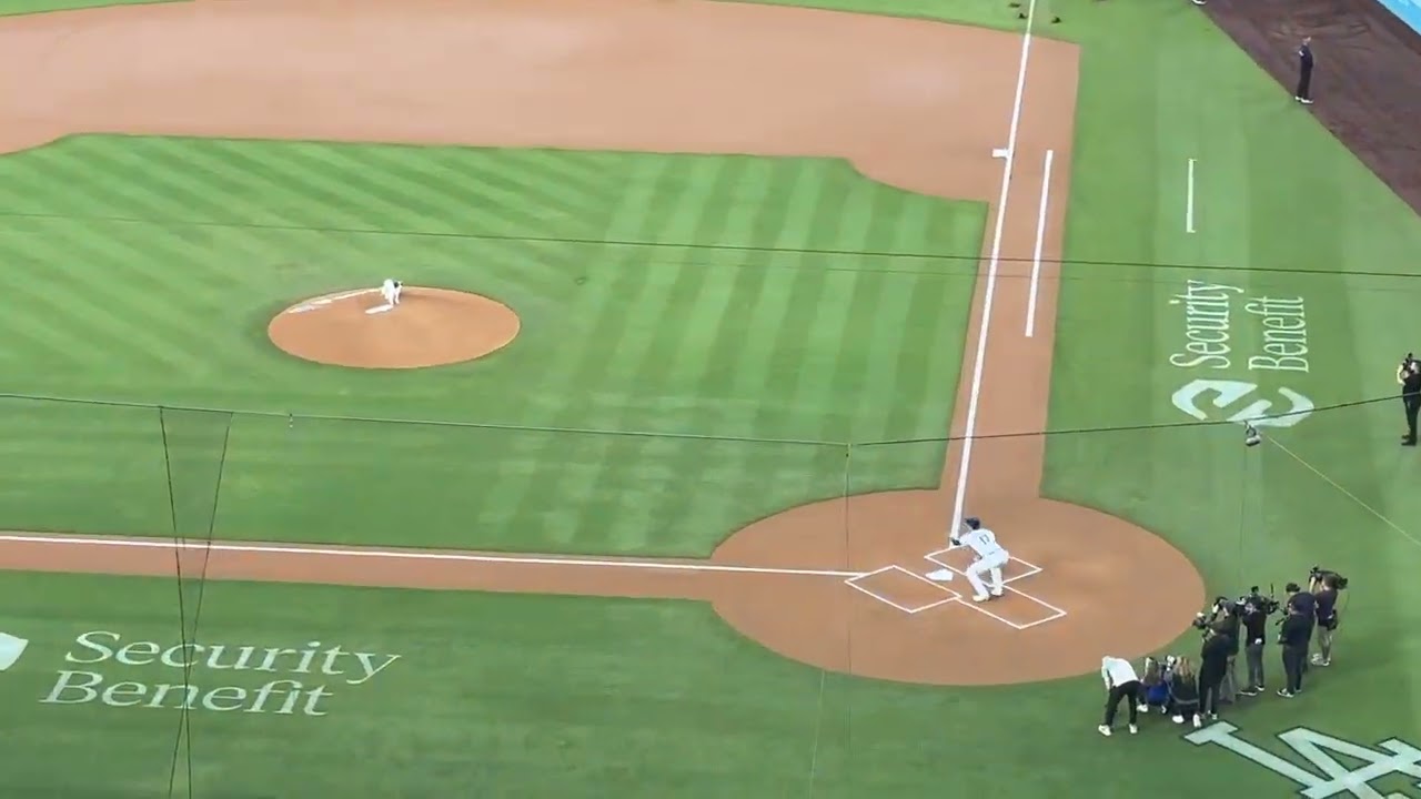 デコピン始球式8/28/2024 大谷さんデコピンbobblehead night Decoy