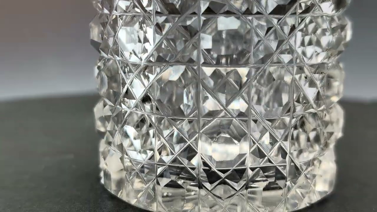 1900年製のイギリス・ロンドンの純銀蓋付きカットガラス容器 1900年製