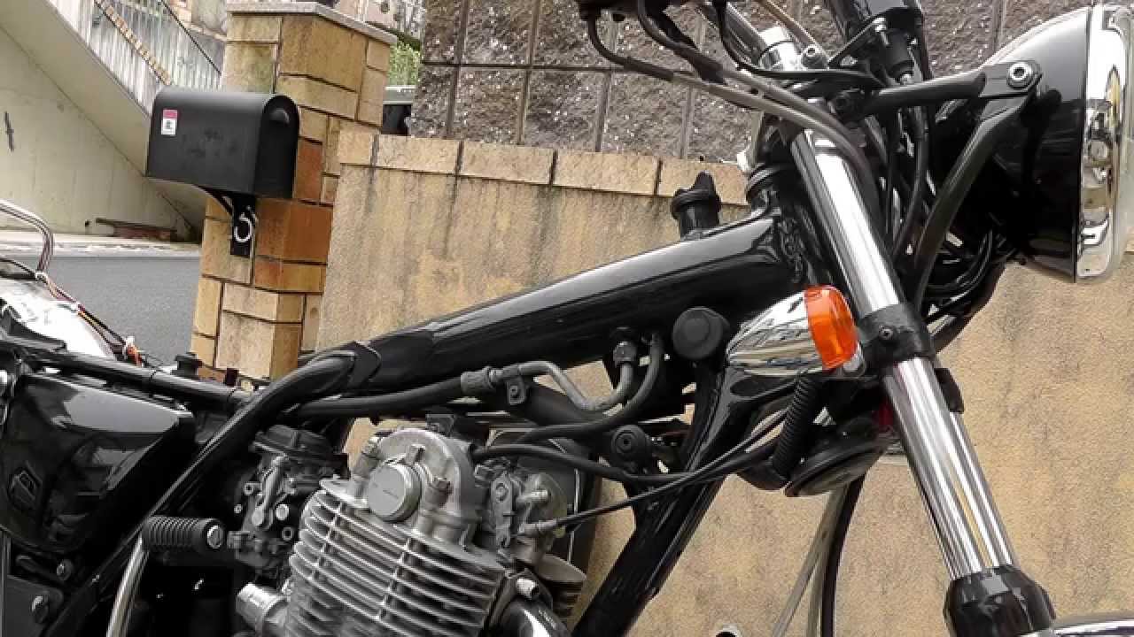SR400 簡単整備 タンクとシートの外し方 - YouTube