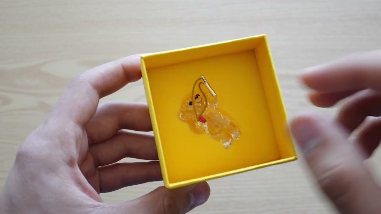 Unboxing Swarovski Kris Bear Sending You Love 5691182 - YouTube