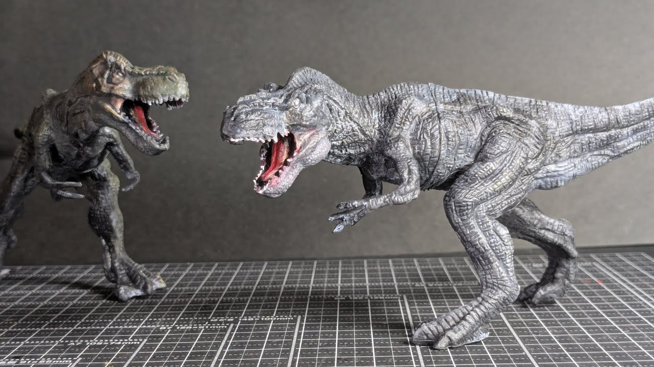 Perfect for practicing painting creatures: DAISO 110 yen dinosaur