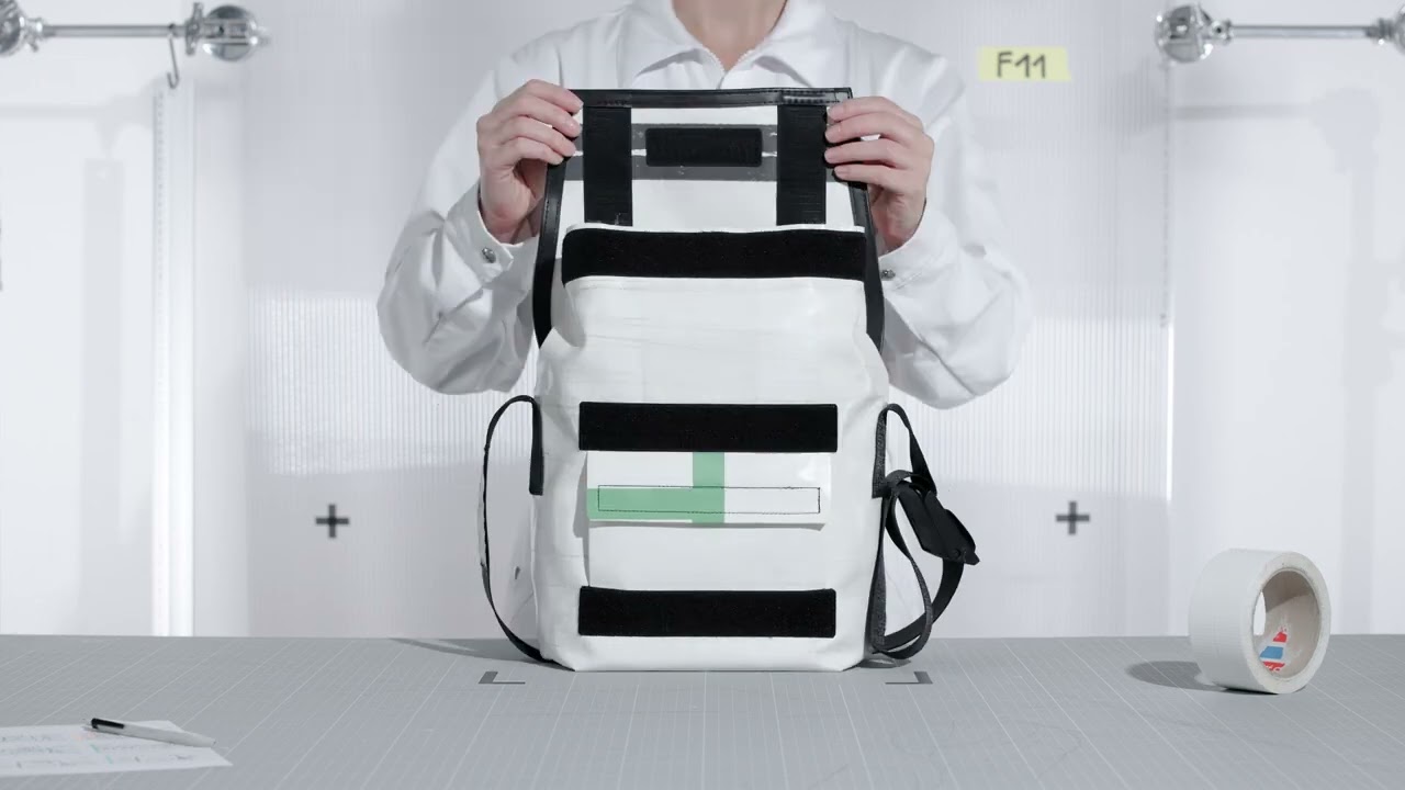 FREITAG - F11 LASSIE - YouTube