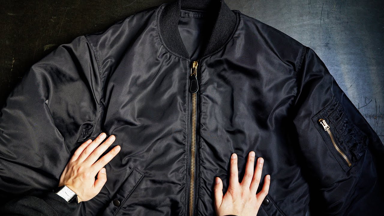 The pinnacle of modern military style] COMOLI's jet black MA-1