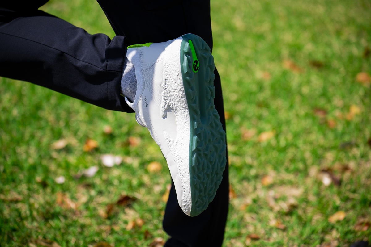 足首から足裏まで 極上の密着感はまさに“シームレス” エコー「BIOM H5