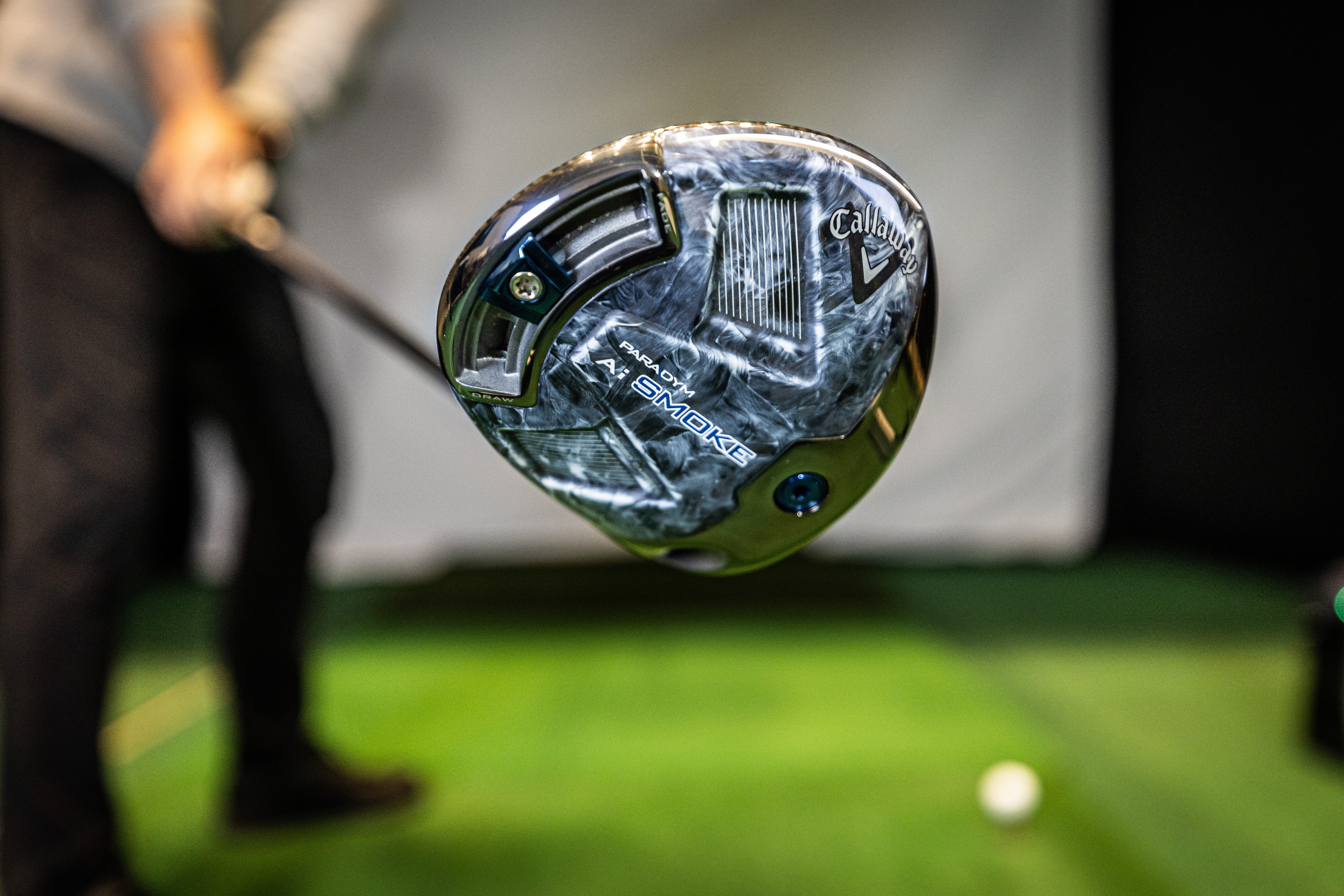 パラダイム Ai スモーク ドライバーは、本当に芯を外して打っても飛ぶ