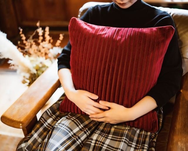 不思議とコメダにいるような感覚に…」赤いソファを再現したグッズが