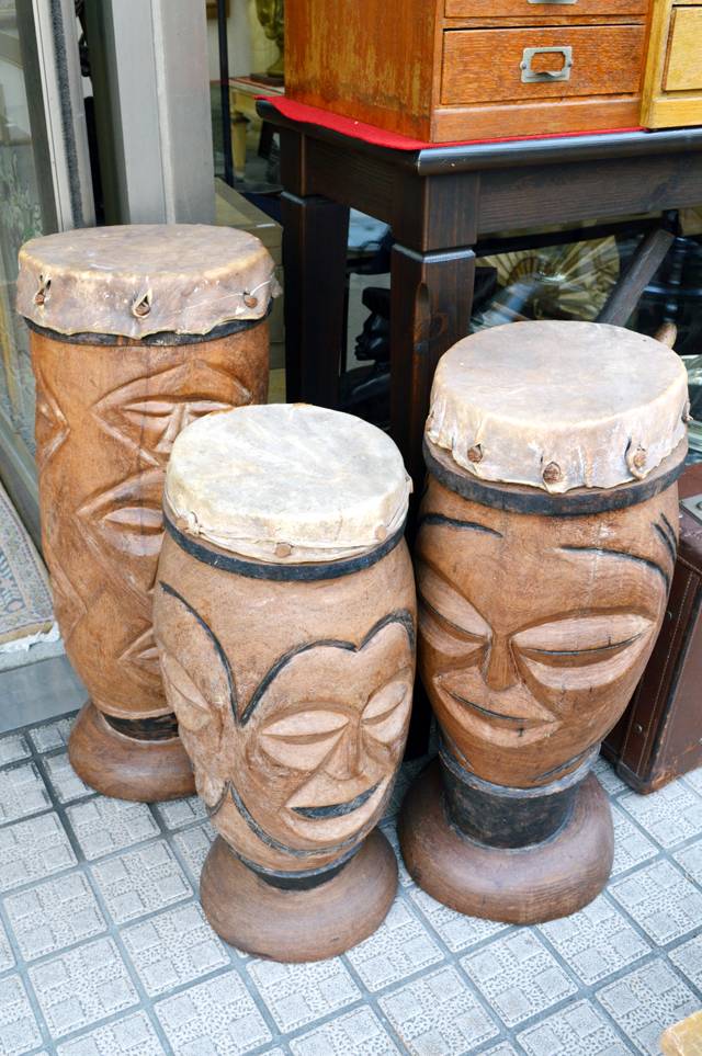 とても安らかなお顔の木彫り太鼓 | 骨董品の買取なら杉並区の道具屋 慈光