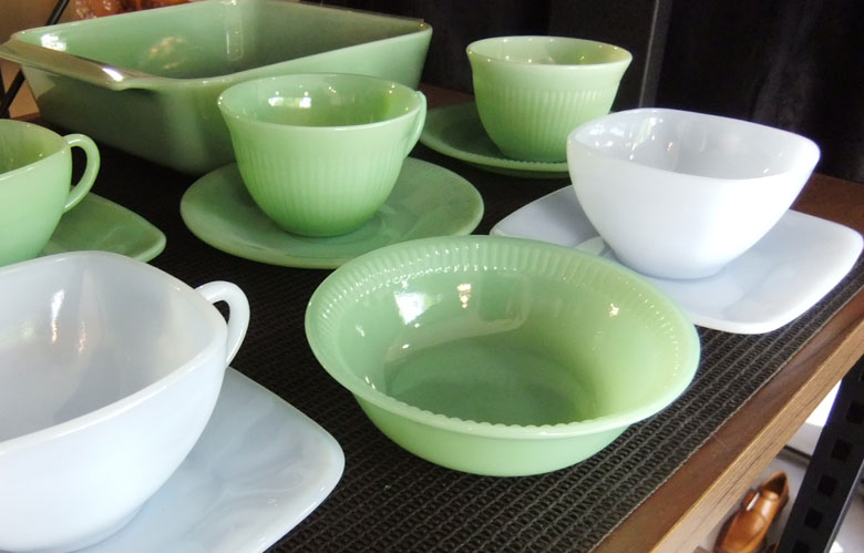 Fire-king 大小の美しいアッシュトレイ（灰皿）が入荷 | マメチコ