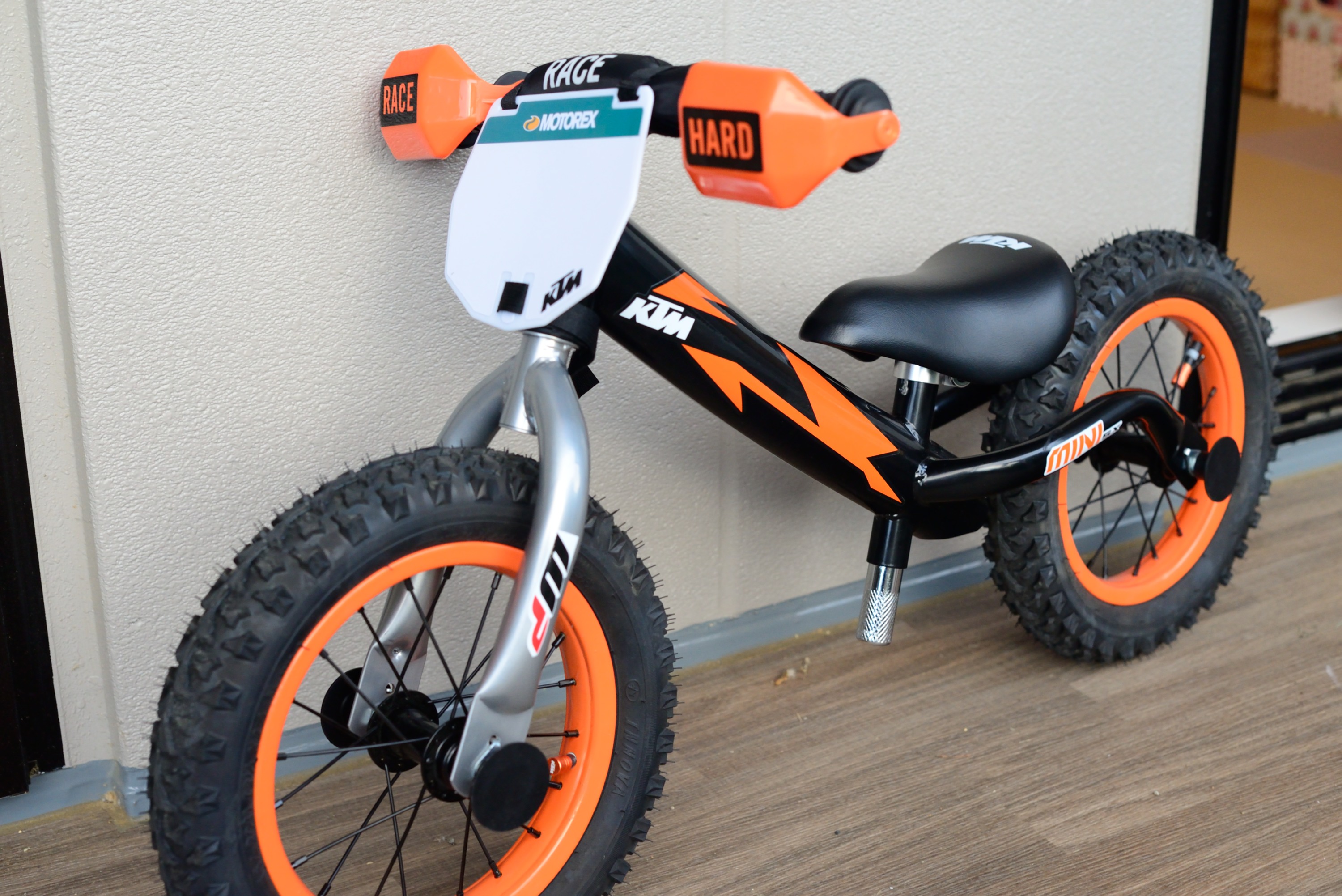 KTMキッズトレーニングバイクSX購入 ストライダーよりもかっこいい