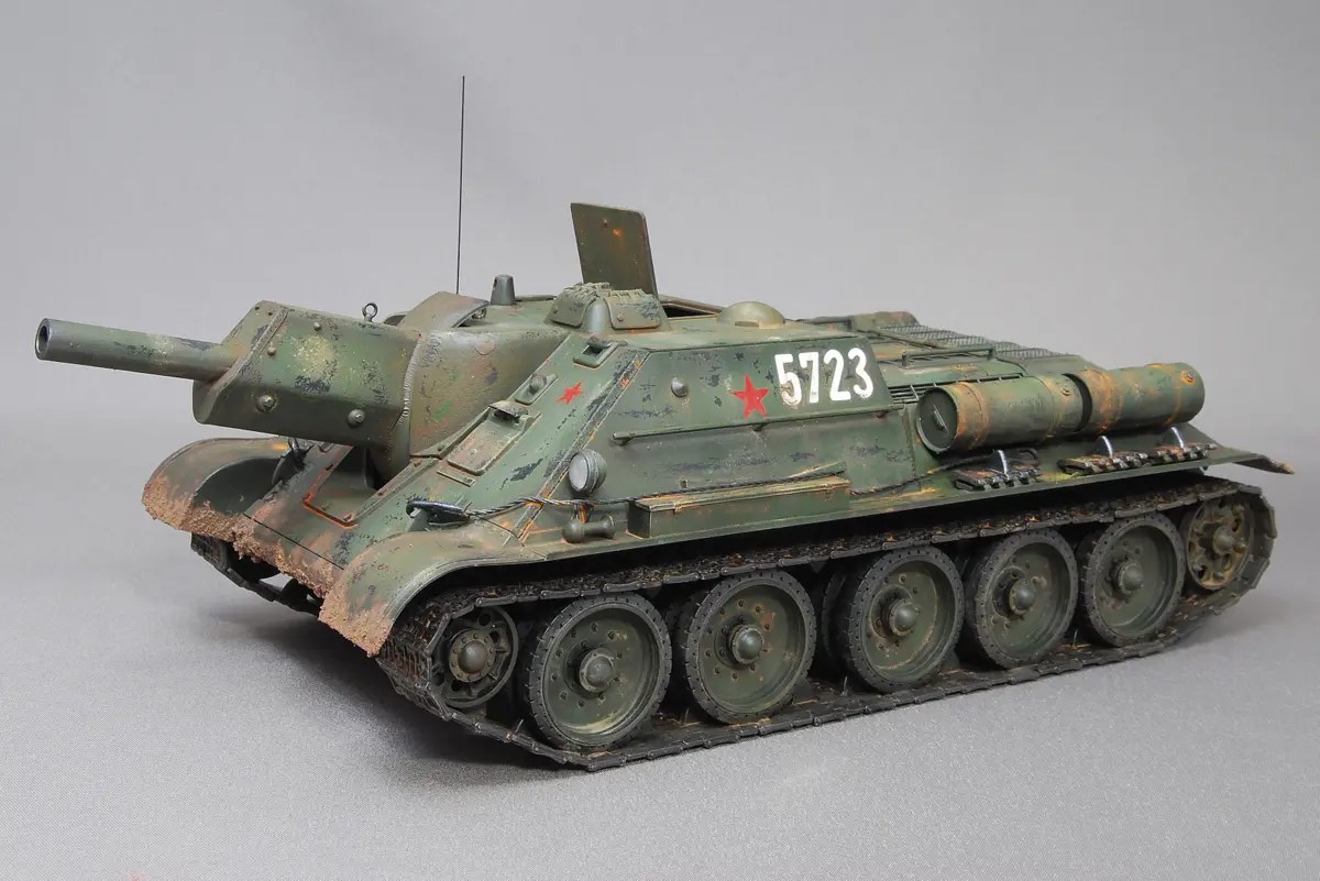 SU-122 ソビエト襲撃砲戦車 タミヤ 1/35 組立と塗装・製作記・完成写真