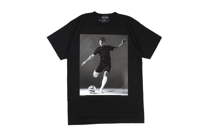 中村敬斗をヒロ木村が撮り下ろしたTシャツがアウン・テラから登場