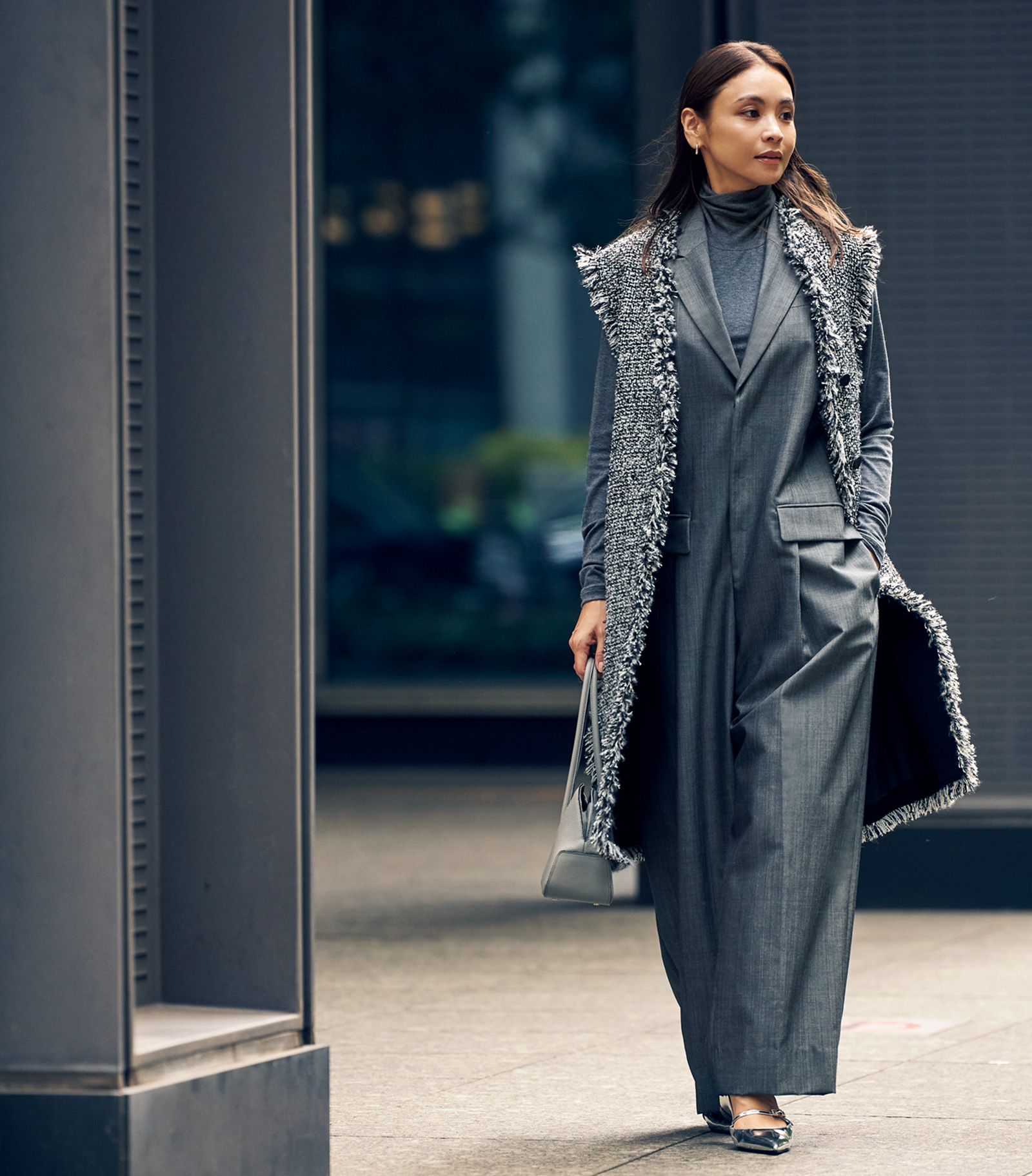 滝沢眞規子さんが着る。気分が整う「上品モード服」7days | VERY NaVY