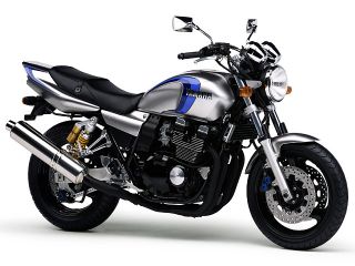 ヤマハ（YAMAHA）2004年 XJR400R・マイナーチェンジのカタログ情報