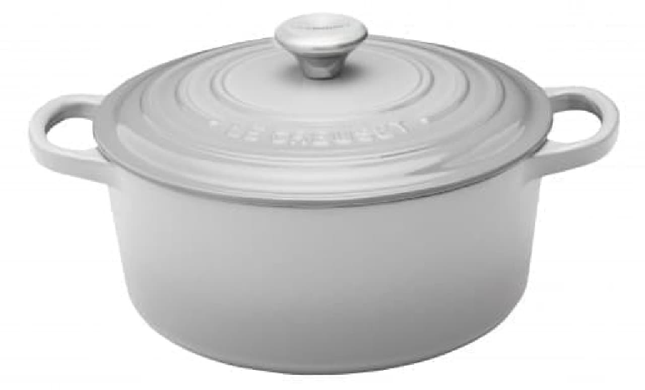 料理男子にも似合うクールなル・クルーゼ--新色「ミストグレー」登場