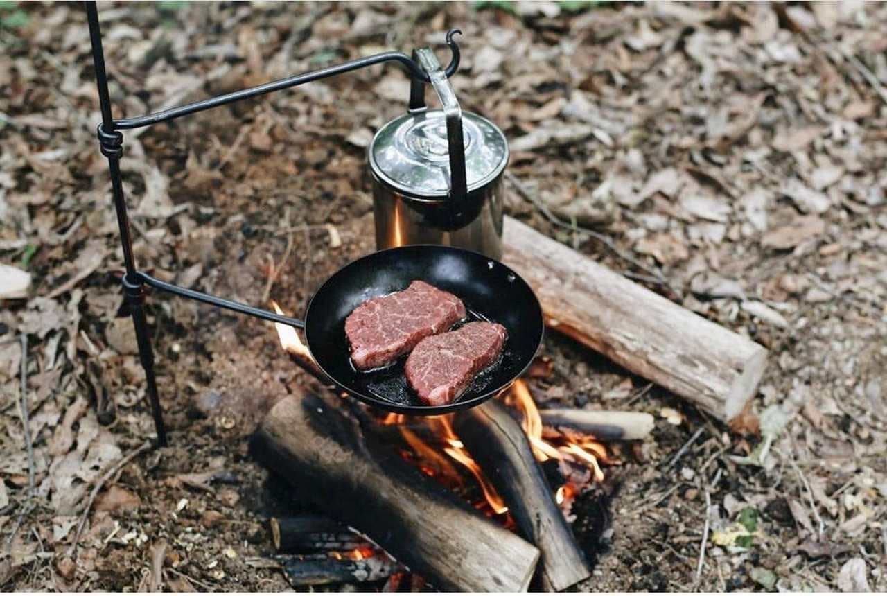 地面に差すだけ！キャンプ用焚き火調理台「Pan Mini Fire Anchor