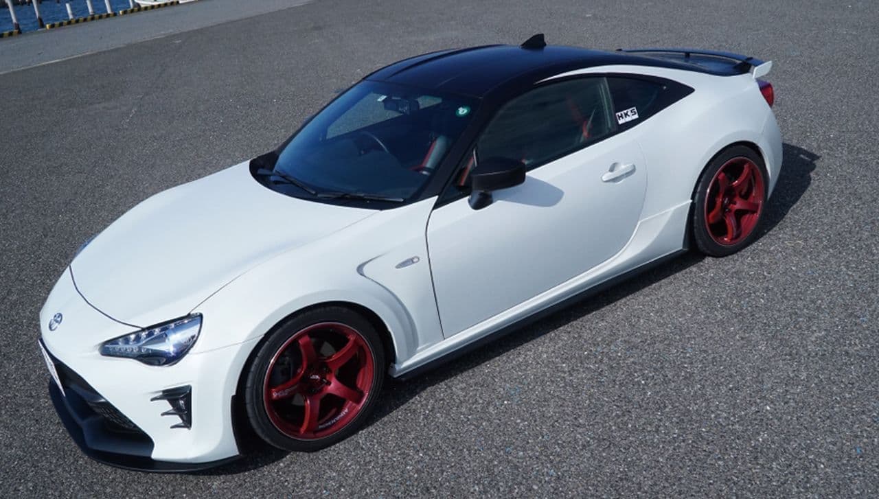 トヨタ「GR86」をアートラッピングでカスタム さらにAKEa MAX ORIDO