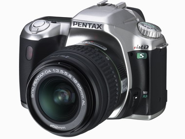 ペンタックス、「*ist Ds」に待望のシルバーモデル - ITmedia PCUPdate
