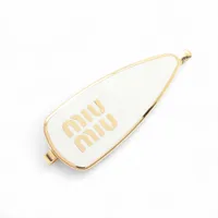 ミュウミュウ メタルロゴヘアピン シープスキン ホワイト 超美品 楽天