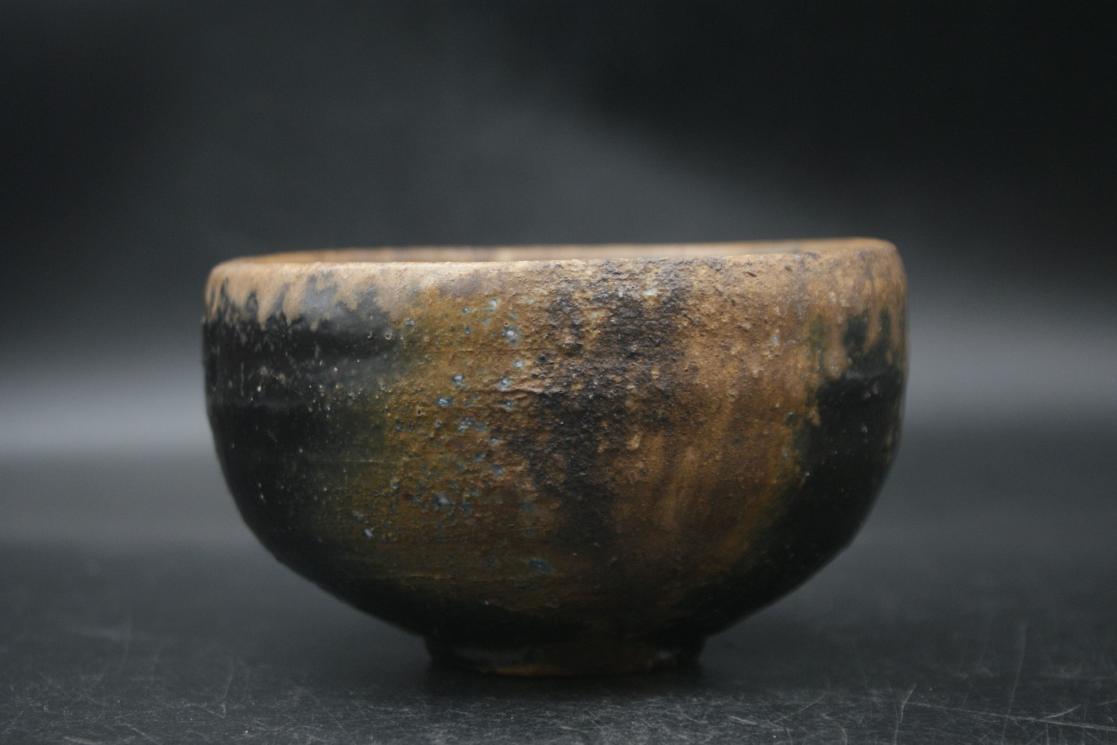 人間国宝》伊勢﨑 淳 作 備前 黒茶碗（桐箱後日） | 陶備堂オンライン
