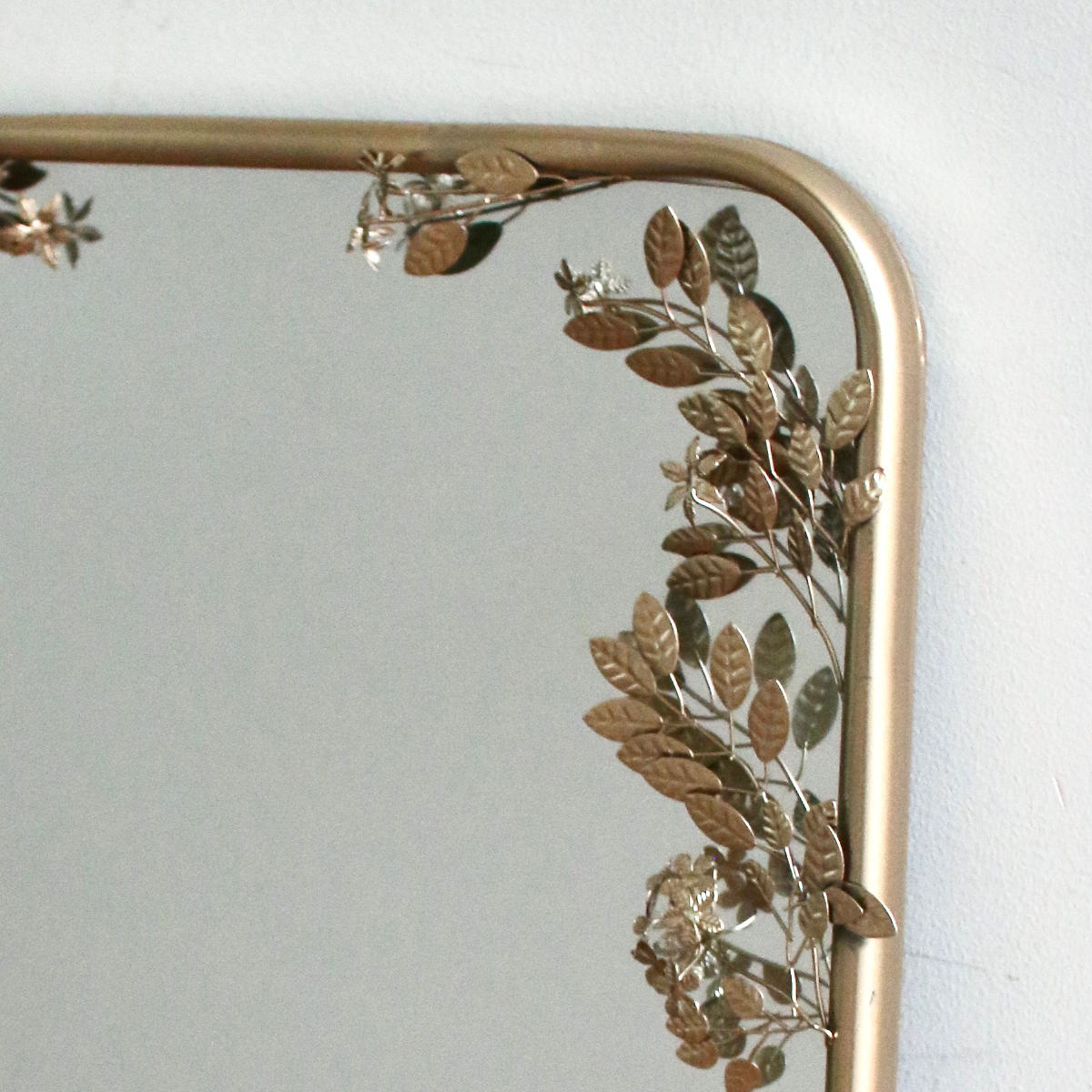 楽天市場】ミラー 壁掛け 幅35.5×高さ54cm フローラルミラー （ 鏡