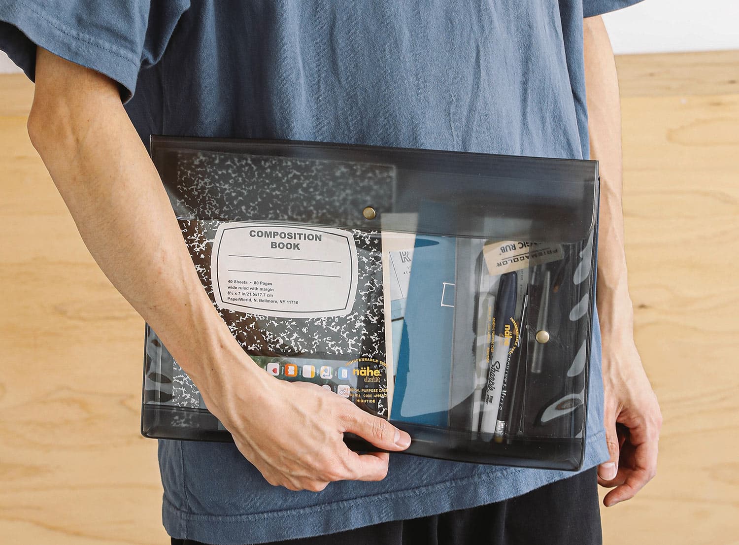 nahe ネーエ | ジェネラルパーパスケース ネオン A4 | HIGHTIDE