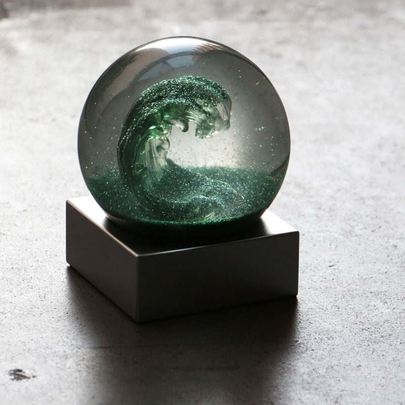 幻想的な泡の世界に癒やされる Snow Dome Awanami / スノードーム