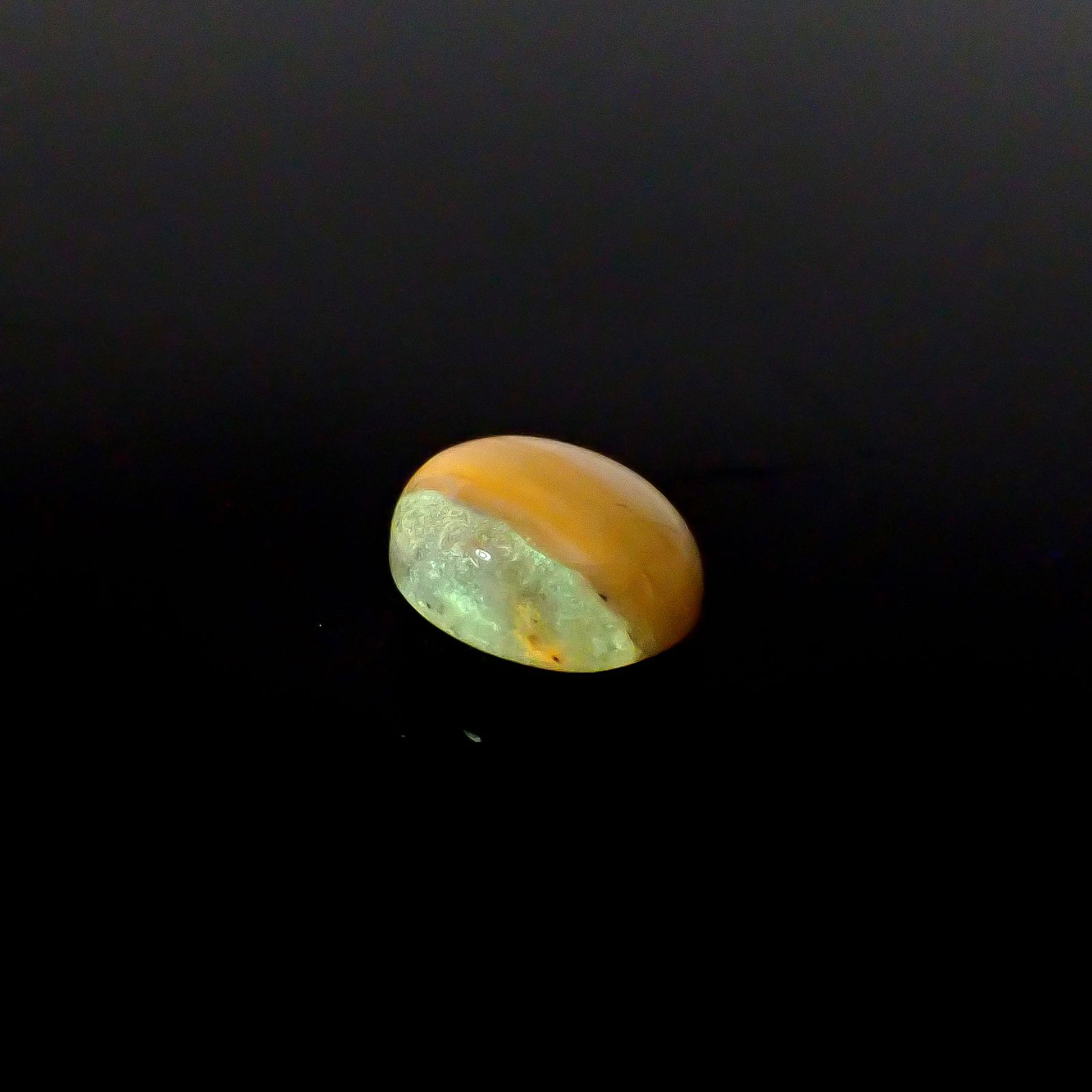 北海道石(北海道オパール) 北海道河東郡鹿追町然別産 4.39ct