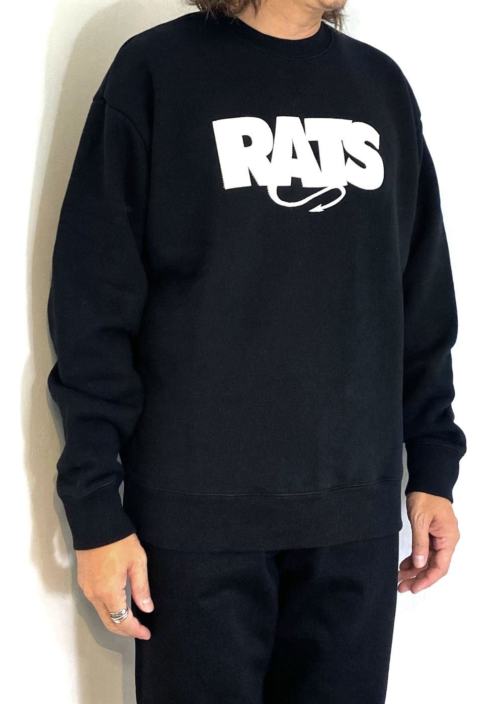 RATS - BOX LOGO SWEAT (BLACK) / ロゴ アップリケ スウェット