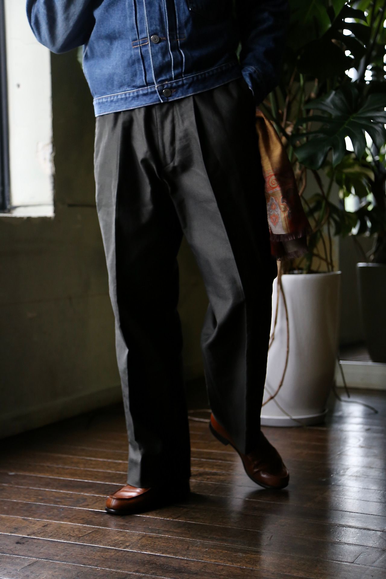 blurhms Broken Cloth Curve Front Slacks