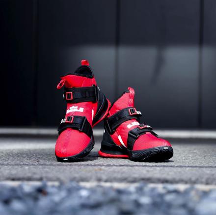 国内10月1日発売予定】ナイキ レブロン ソルジャー 13 SFG EP 全2色