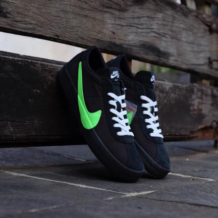 国内1月11日発売予定】ポエット × ナイキ SB ブルイン リアクト