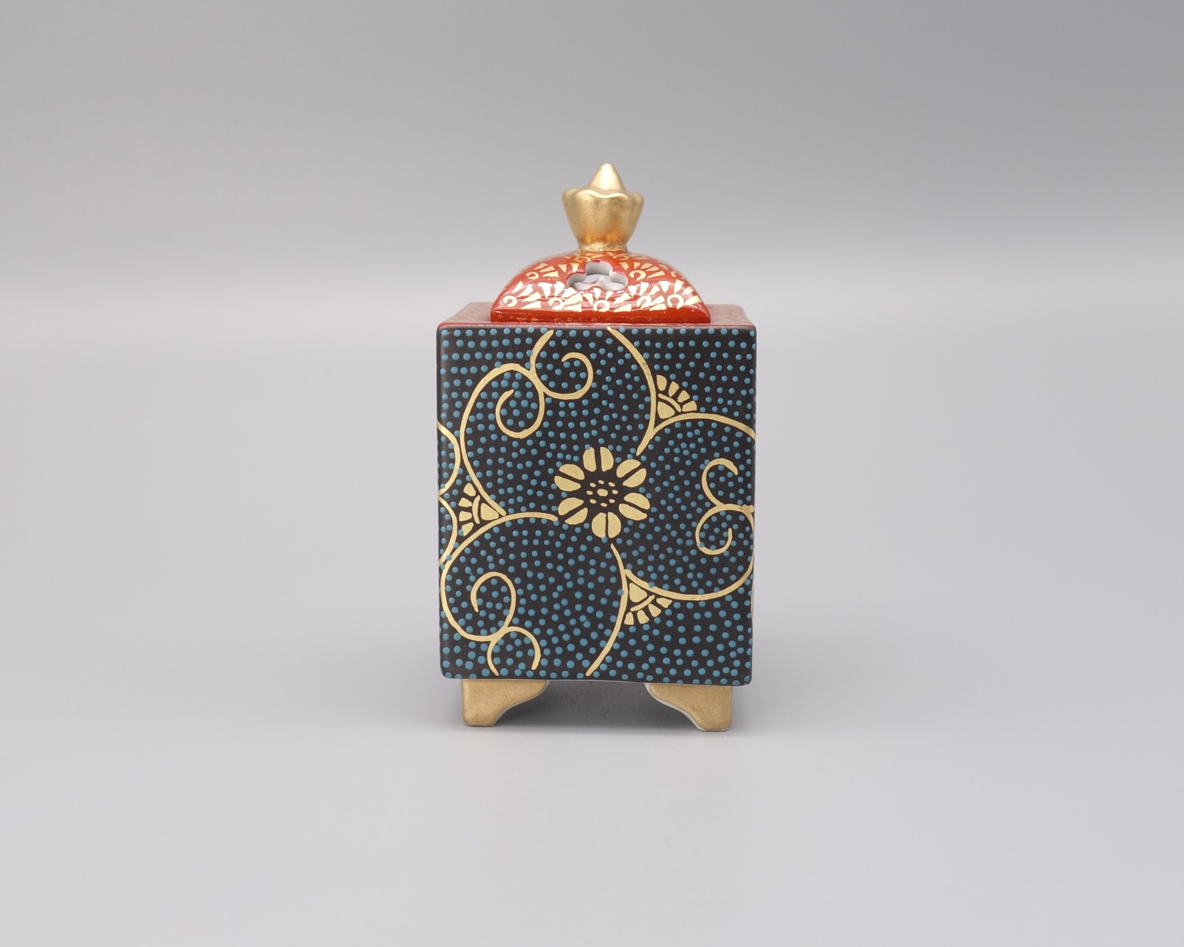 九谷焼 青色と金色の花模様の香炉 九谷焼 青色と金色の花模様の香炉