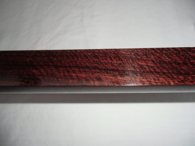 新品 津軽三味線 紅木 金細 綾杉胴 仮継ぎ付き 幅一寸 トチ多数 極上品