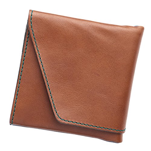 使うときだけ二つ折りから長財布に変身。コンパクトなのに使いやすい