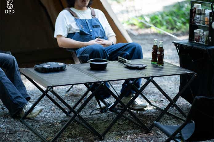 二刀流で使える】“DOD”からテーブルにも3段ラックにもなる「タナカ