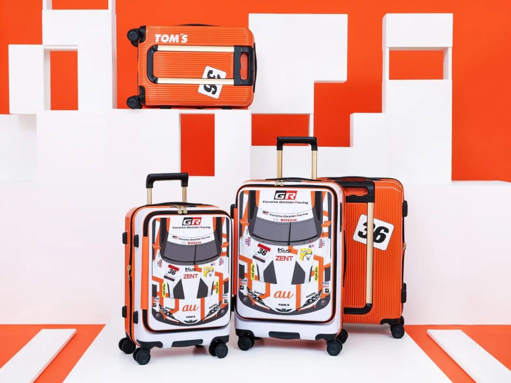 スポーツカーの魂纏うスーツケース！ サックスバー×トムス 限定コラボ