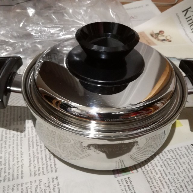 ロイヤルクイーン 1コート 未使用新品の通販 by ch's ｜ラクマ