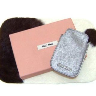 MIU MIU（ポーチ ・ シルバー/銀色系）のフリマアイテム一覧