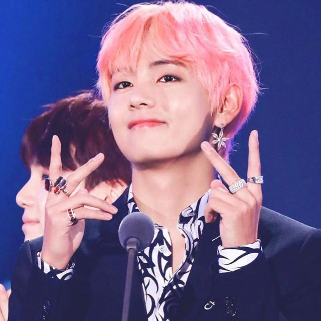 BTS テテ着用風ピアスorイヤリング 片耳 フラワーピアスの通販 by