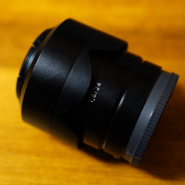 れいママ様]SONY 単焦点レンズ SEL24F18Zの通販｜dea-ib.com