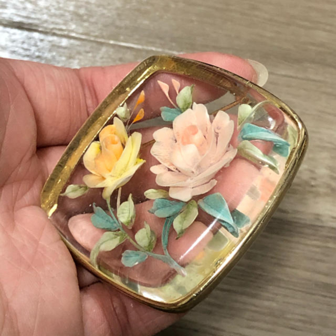 Lily Brown - ヴィンテージ 透明 珍しい 花 バラ おすすめ ブローチの