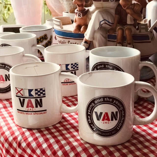 VAN Jacket - 訳あり特価！VANマグカップ2個セット、ディスプレイ品の
