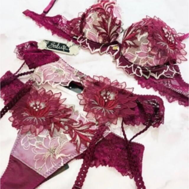 ワコール サルート E65 ソング ガーター M 3点セット クリスマス