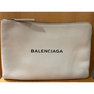 BALENCIAGA（ホワイト/白色系）のフリマアイテム一覧