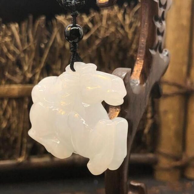 中国美術 翡翠 馬 縁起物 26セ207 中国美術 翡翠 馬 縁起物 26セ207