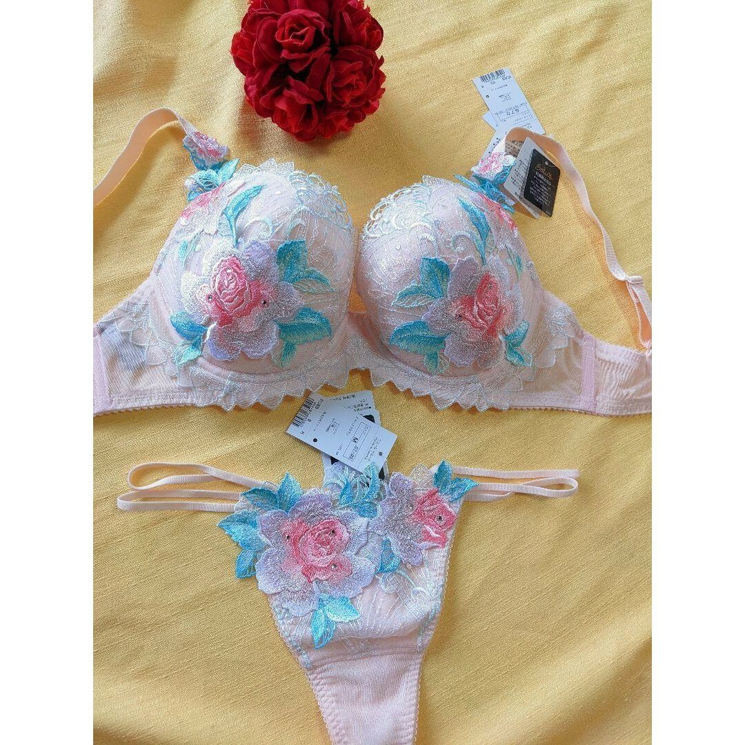 Wacoal - saluteサルート♥29G店舗限定ラマン♥G70＆ソングTバック