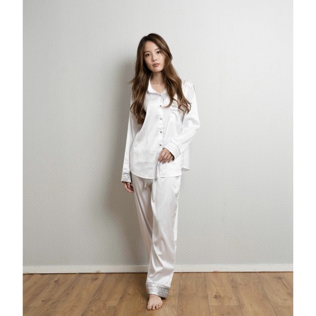 新品 アマテラス サテンパジャマの通販 by ◇♡☆｜ラクマ