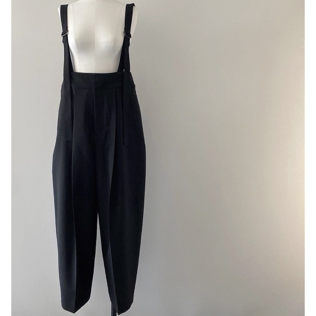 新品タグ付】LOHENサスペンダーエッグパンツ（black36)の通販 by m-10
